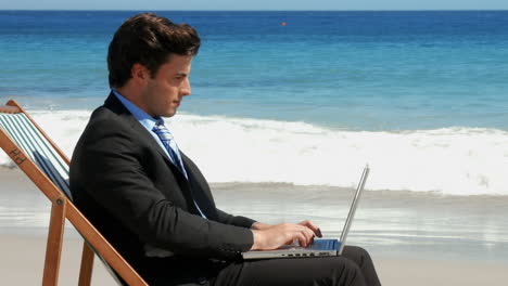 Businessman-working-on-the-beach