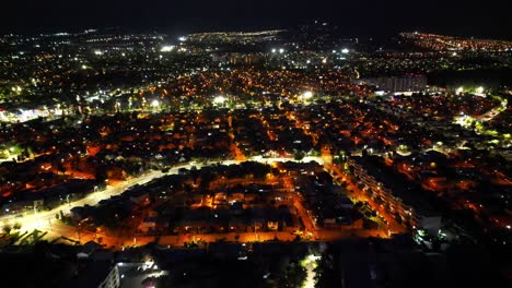 Luces-En-Las-Calles-De-La-Comuna-De-Florida,-País-De-Chile.