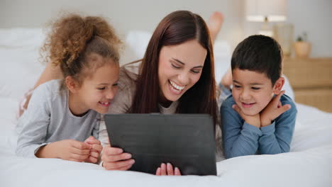 Tablet,-children-and-mother-on-bed-with-love