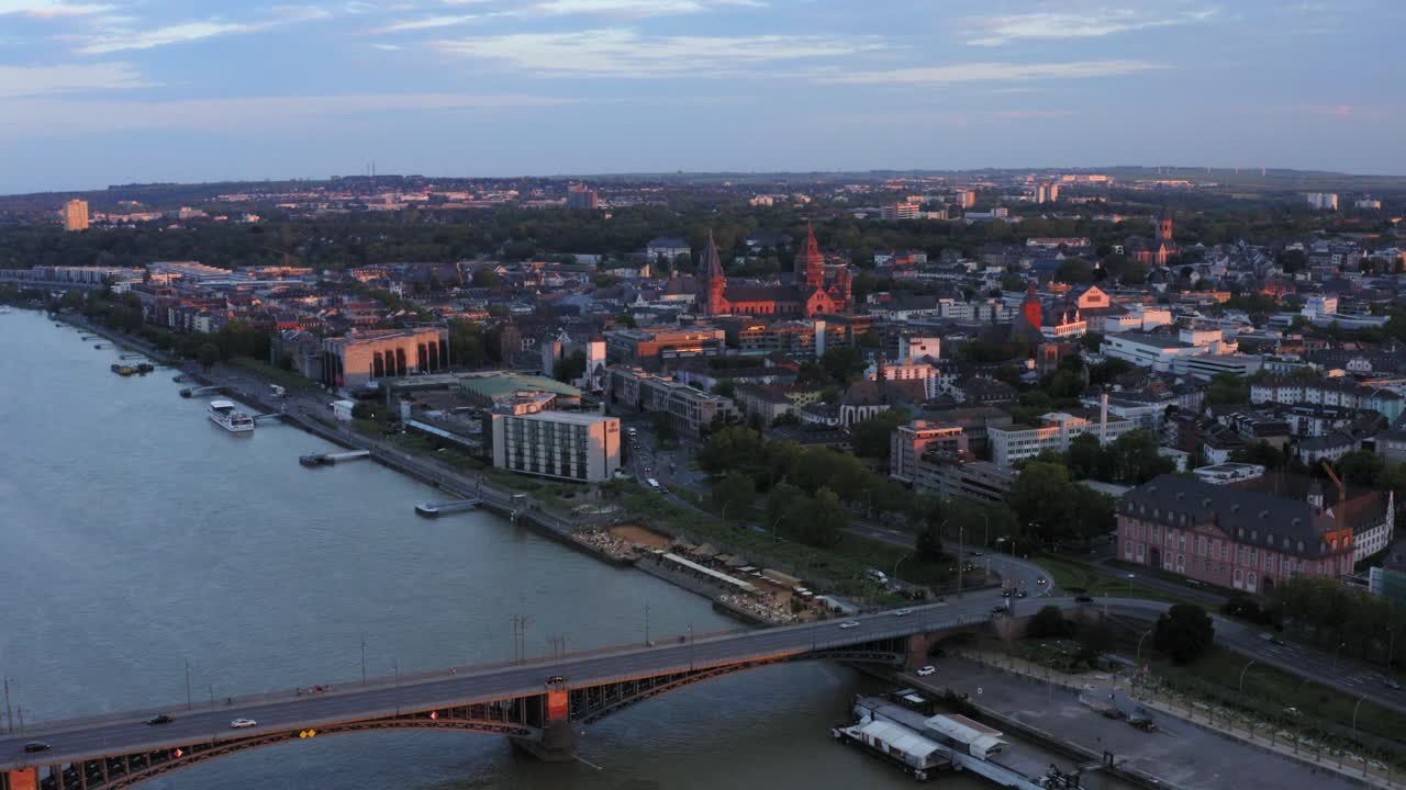 theodorheuss 다리 마인츠 공중 레드 돔 2019