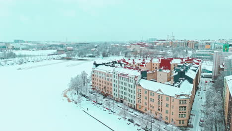 Toma-Aérea-Del-Distrito-De-Hakaniemi-En-Helsinki.