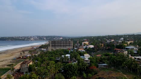 Verlassene-Gebäude-Und-Entwicklung-In-Puerto-Escondido,-Mexiko