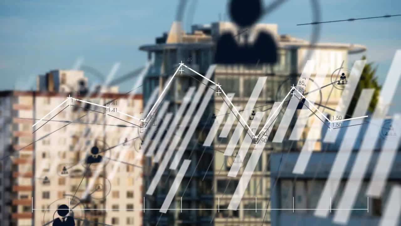 animación del procesamiento de datos y iconos de medios sobre la ciudad.