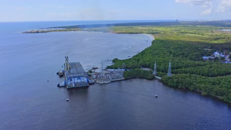 Central-Eléctrica-Industrial-En-El-Río-Iguamo-En-San-Pedro-De-Macoris,-República-Dominicana