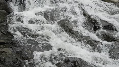 Goa-Rang-Reng-Wasserfall-Auf-Der-Insel-Bali-In-Indonesien