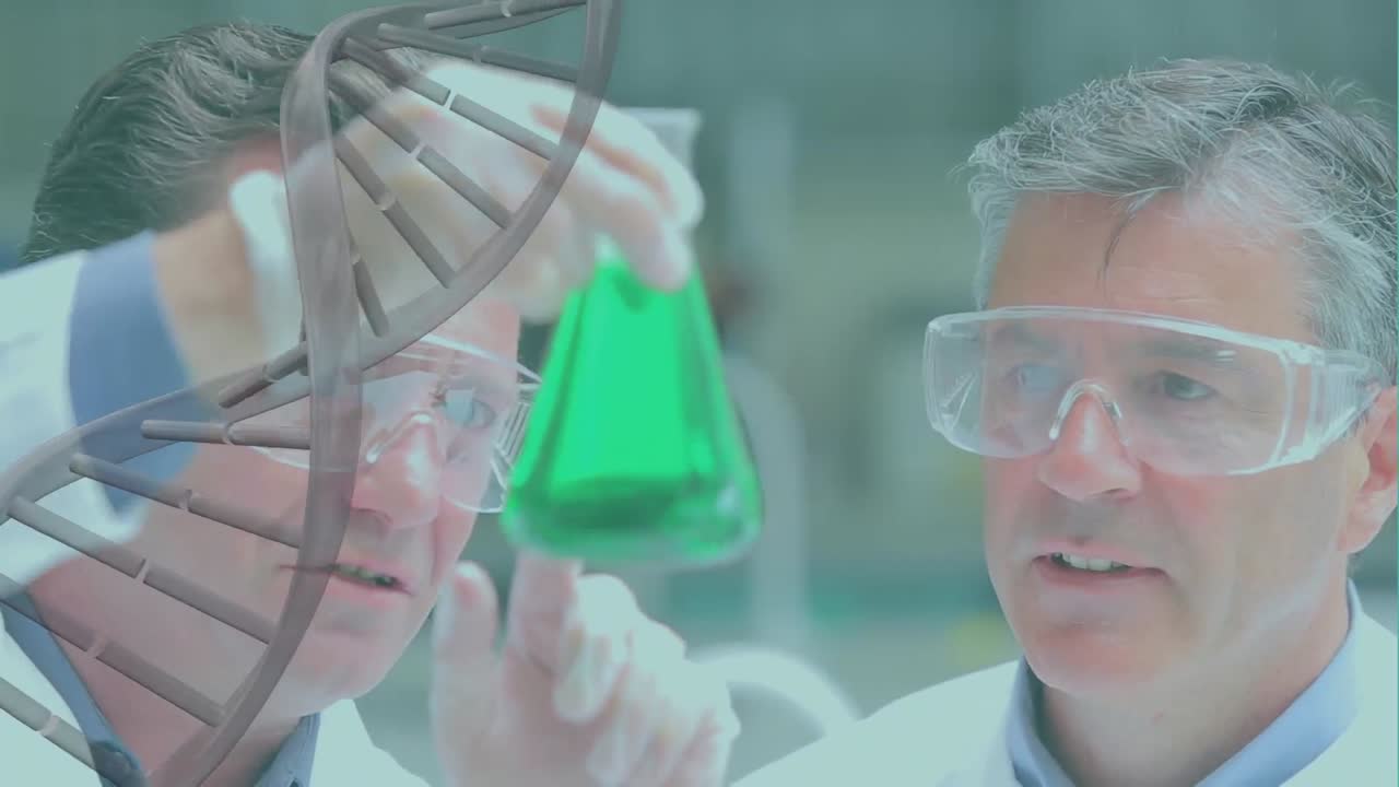animación de adn sobre trabajadores de laboratorio masculinos caucásicos mayores con muestras