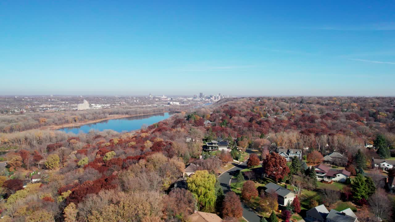 toma panorámica de drones de la calle