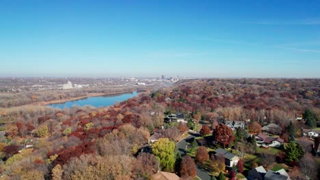 toma panorámica de drones de la calle