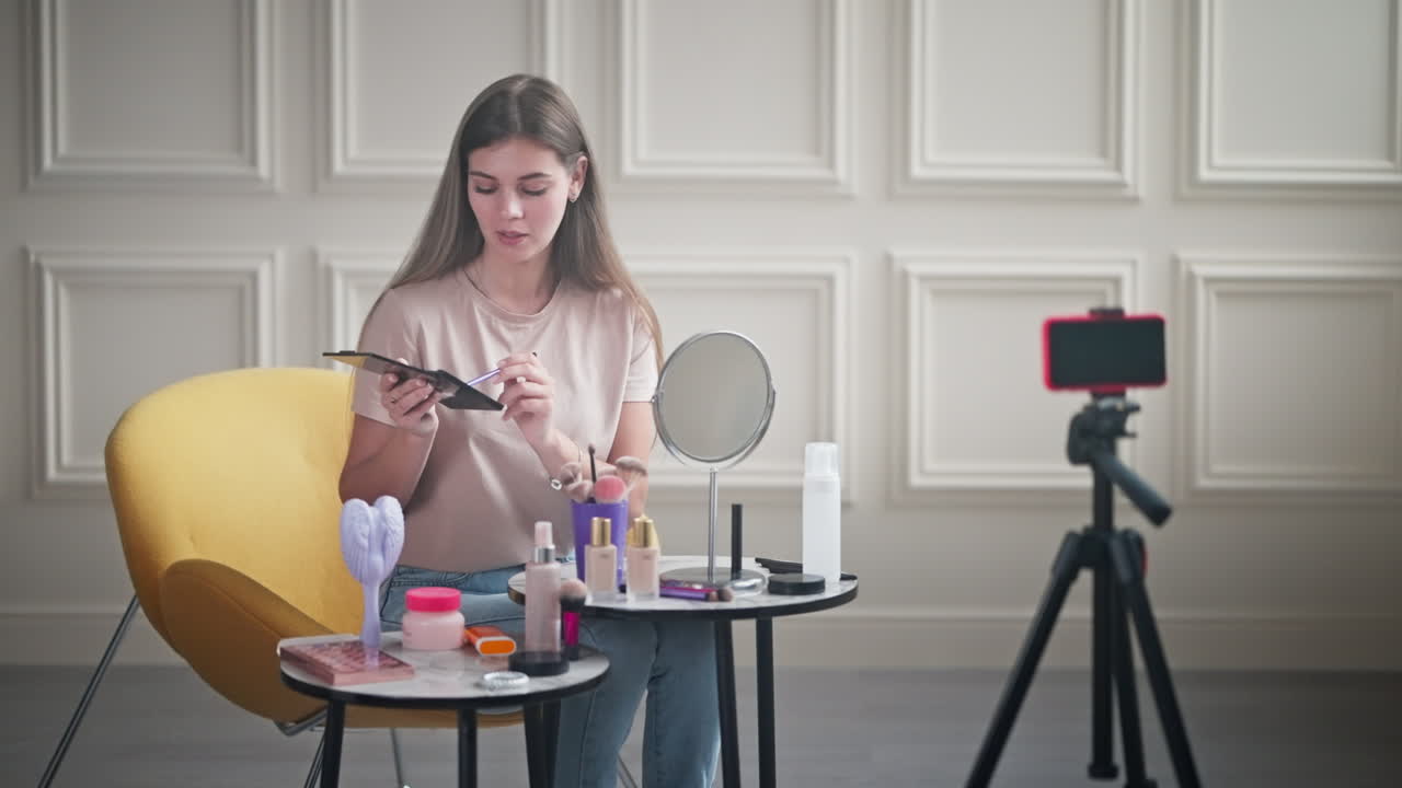 tutorial de maquillaje por un joven influyente