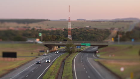 Time-lapse-of-the-Marechal-Rondon-road-with-intense-traffic,-transition-day-to-night,-Bauru,-Sao-Paulo,-Brazil