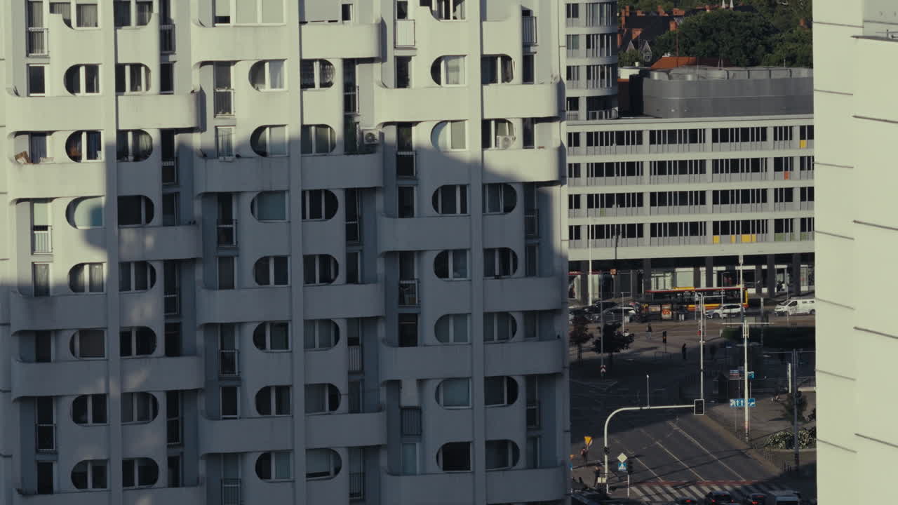 edificios de apartamentos modernos en una ciudad