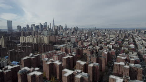 Luftaufnahme-Der-Wohnblöcke-Im-East-River-Park-In-New-York