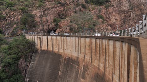 South-African-traffic-drives-slowly-across-top-of-Hartbeespoort-Dam