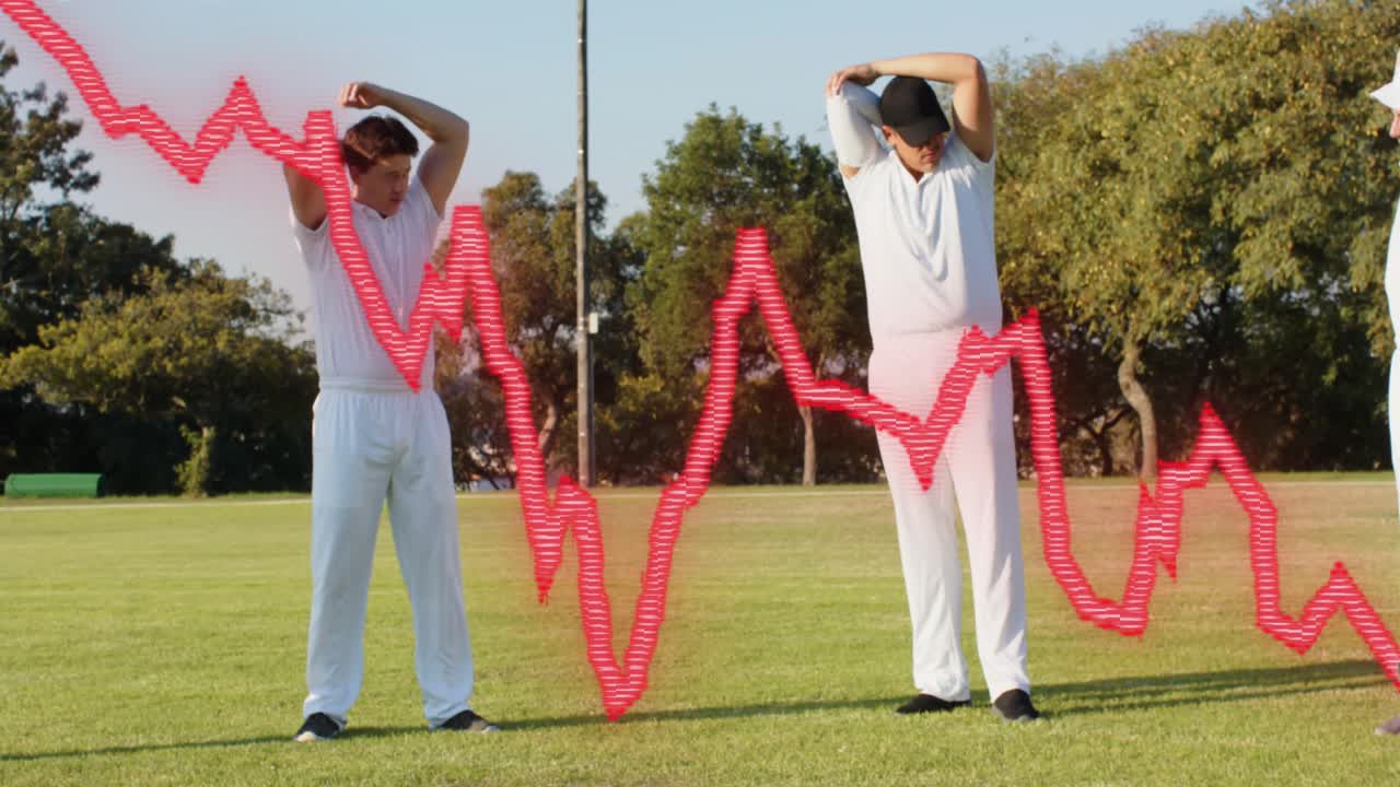 Tre giocatori di cricket che fanno stretching delle braccia sul campo mentre un'onda rossa scorre sui loro torsi durante il riscaldamento