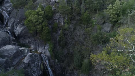 Pflugwasserfall-Im-Naturpark-Penada-Geres-In-Portugal