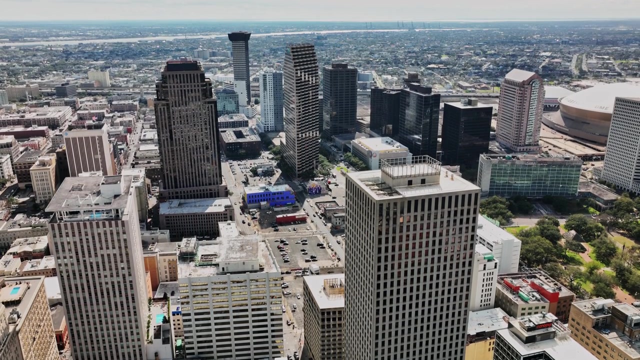 Uma vista aérea de uma cidade com edifícios altos