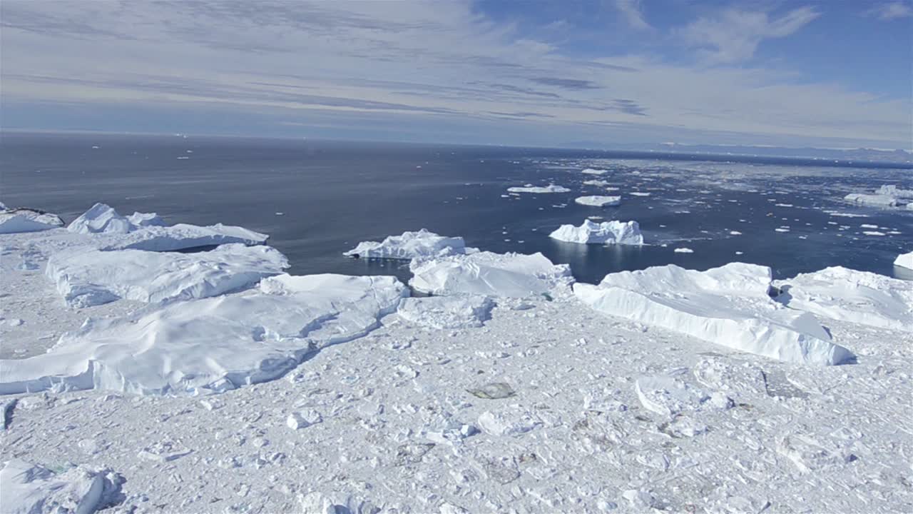 antena de hielo empaquetado en el fiordo helado de ilulissat debajo del glaciar jakobshavn o sermeq kujalleq cerca de groenlandia ilulissat