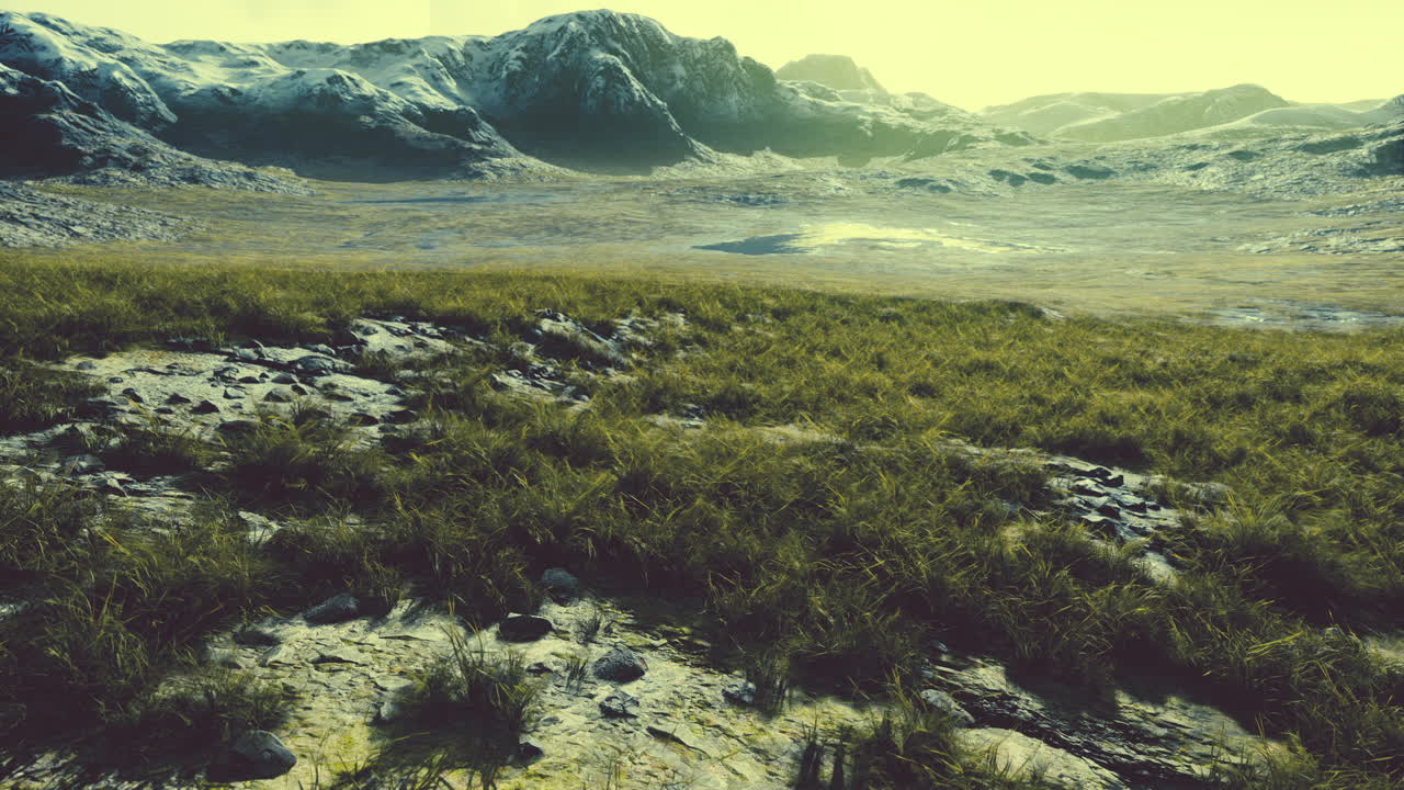 campos de hierba seca y montañas en nepal