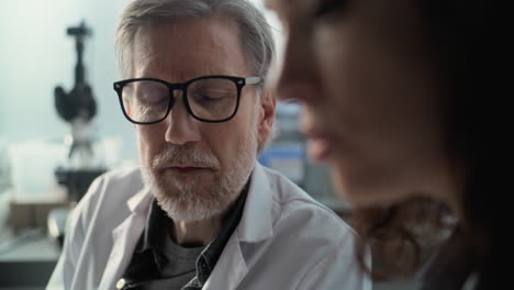 scientist and student discussing in a laboratory