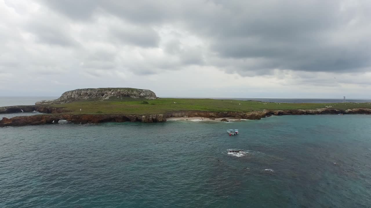 이슬라 라가, 마리에타스 제도, 나야리트, 멕시코의 무인 항공기에서 공중 돌리