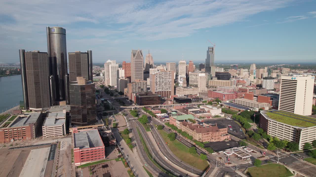 디트로이트 시내의 스카이라인을 한눈에 볼 수 있는 화려한 공중 풍경