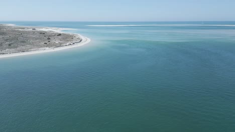 Luftaufnahme-Von-Sandformationen-An-Der-Spitze-Der-Halbinsel-Troja-In-Portugal