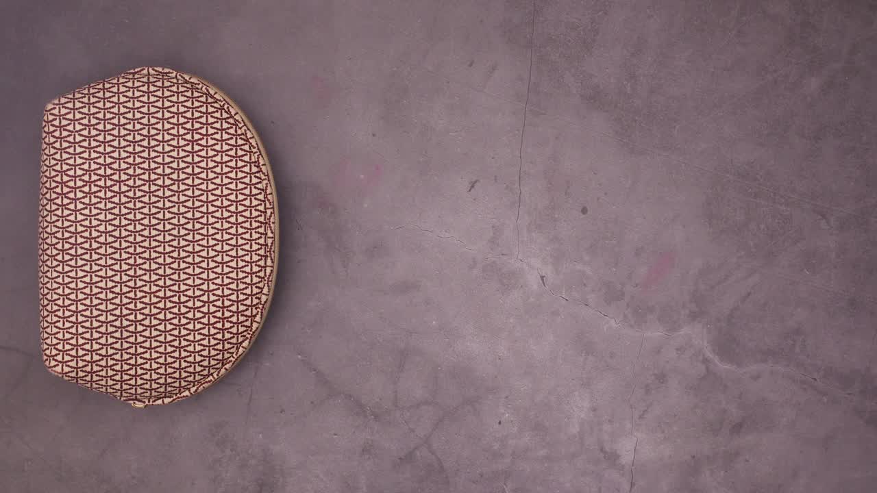 Make up come out from make up kit on dark theme. Stop motion