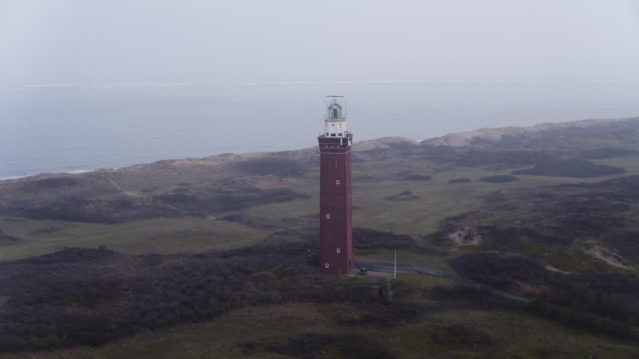 воздушный вид маяка на голландском побережье