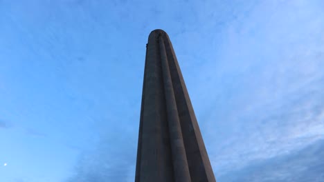 4-K-Time-Lapse-Memorial-De-La-Primera-Guerra-Mundial-En-La-Ciudad-De-Kansas