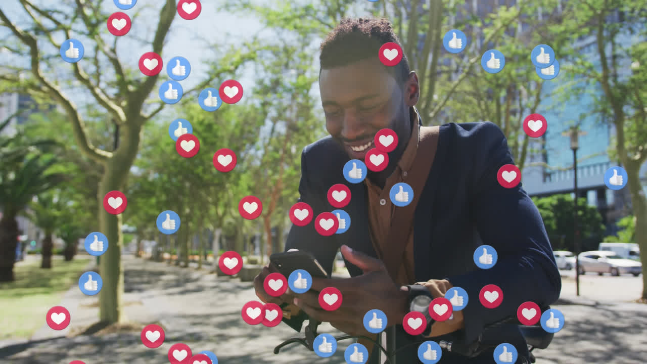 varios iconos de las redes sociales contra un hombre afroamericano con bicicleta usando un teléfono inteligente