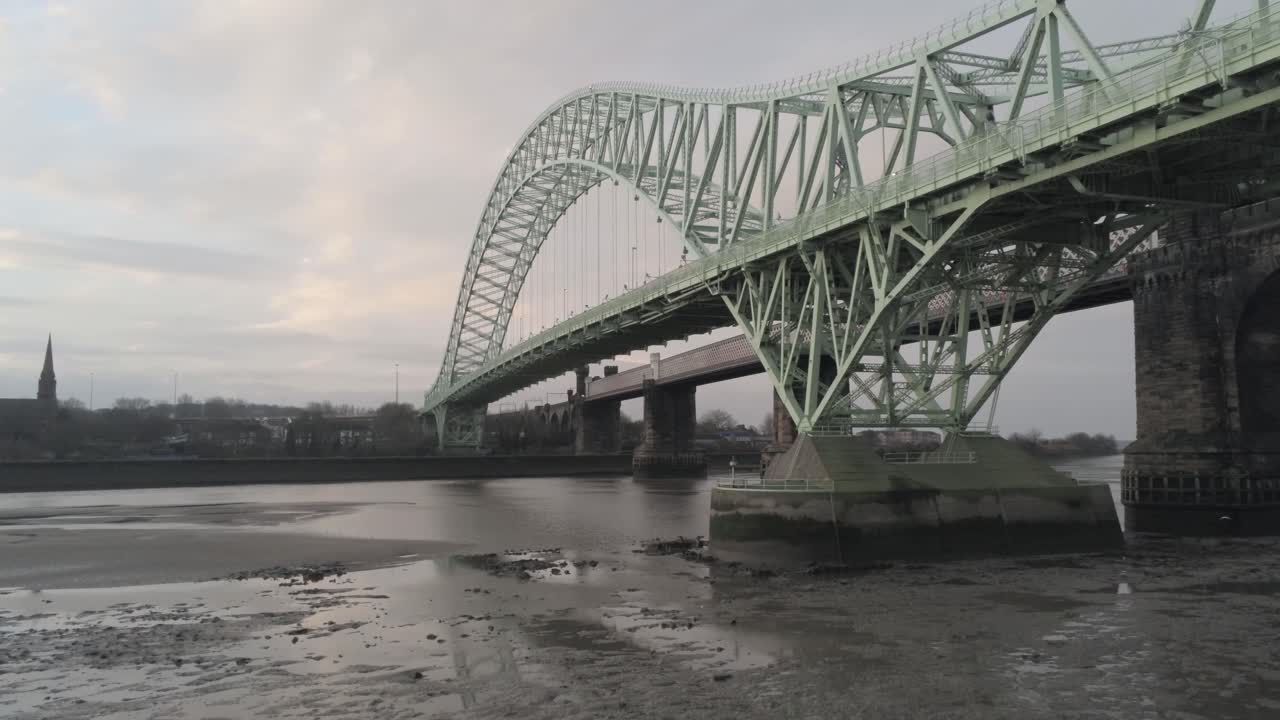 runcorn silver jubilee bridge 조감도 at 일출