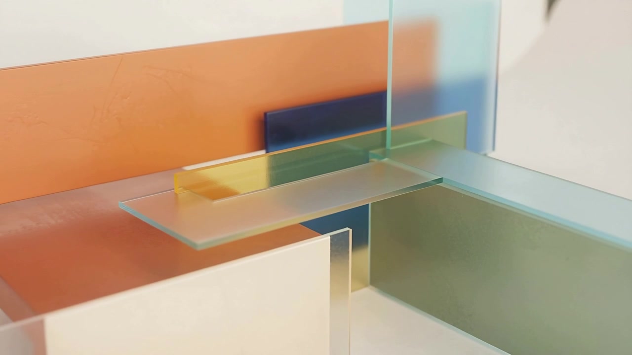 Pannelli satinati e opachi animati che scorrono su una base bianca, creando strati di arancione, blu, verde e giallo