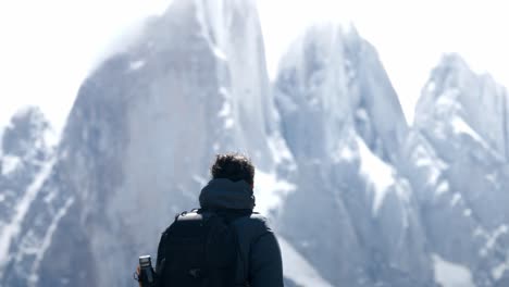 Fotograf-Auf-Der-Suche-Nach-Cerro-Torre-In-Chalten,-Patagonien