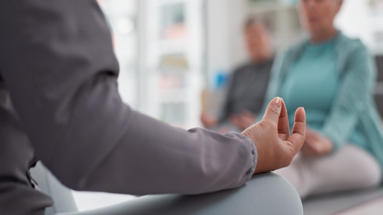 Ældre kvinder, yoga og fitness