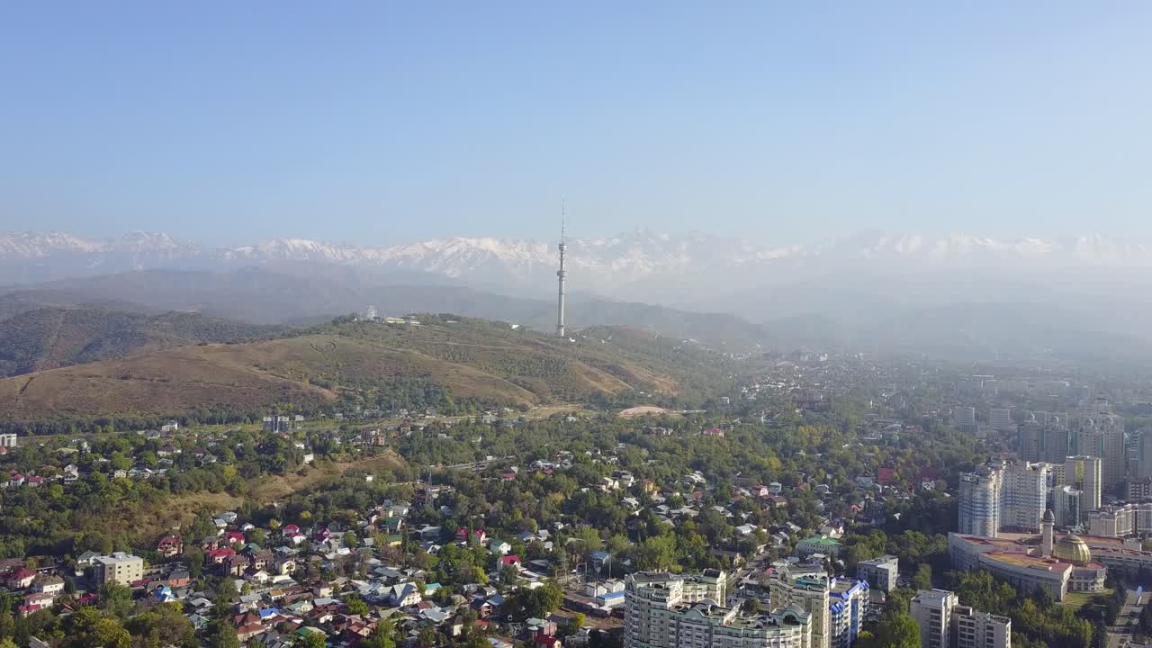 asia central kazajstán almaty montaña y centro de la ciudad