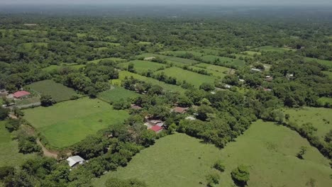 Tierras-De-Cultivo-En-El-Departamento-De-La-Paz-En-El-Salvador,-América-Central---Dolly-In