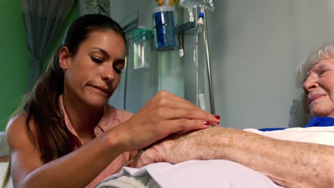 woman consoling her mother in the ward 4k