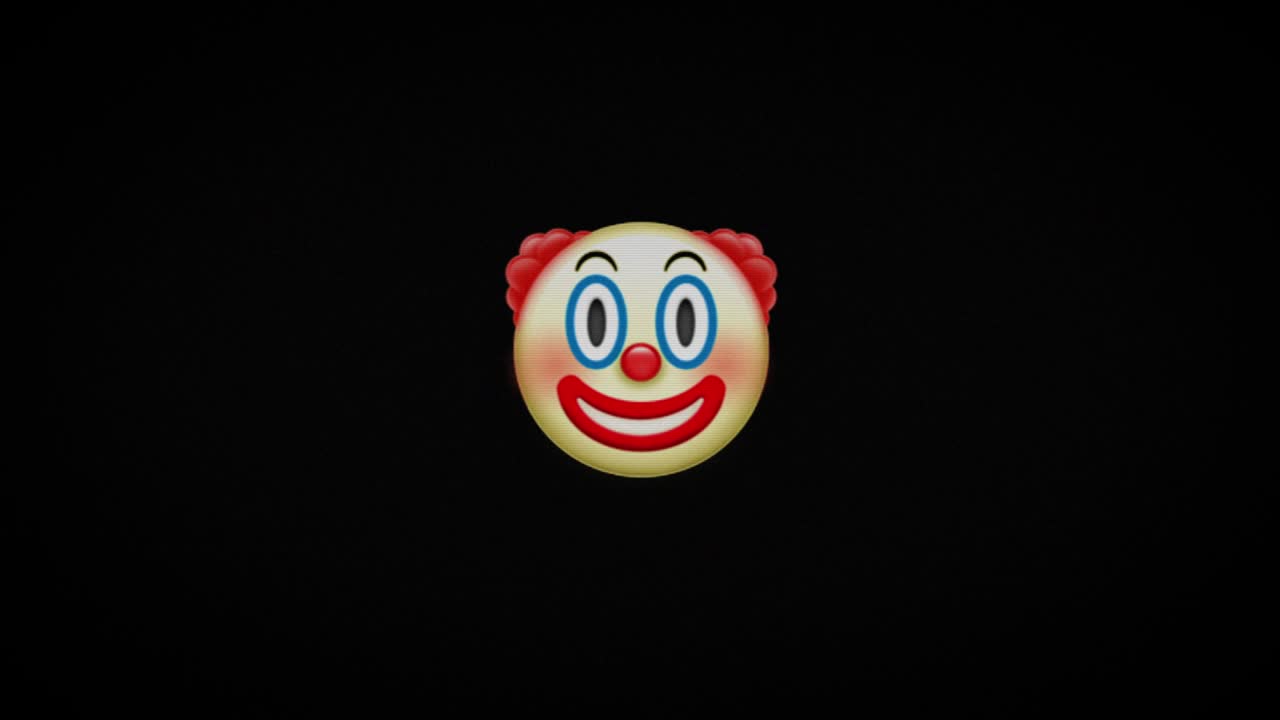sonrisa de payaso en la vieja pantalla de la televisión