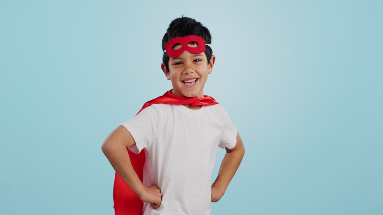 행복한 슈퍼 히어로 또는 웃는 아이의 얼굴