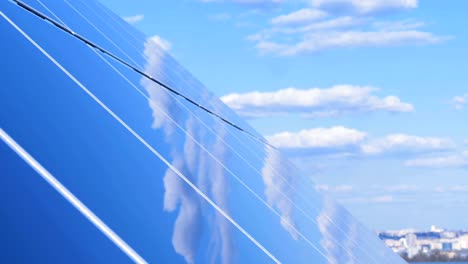 太陽電池パネルに反射するエコロジー - エコロジー・パワー・コンセプション