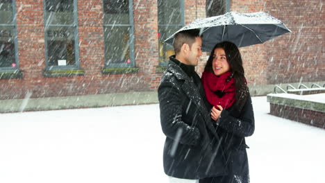 Couple-interacting-with-each-other-under-umbrella