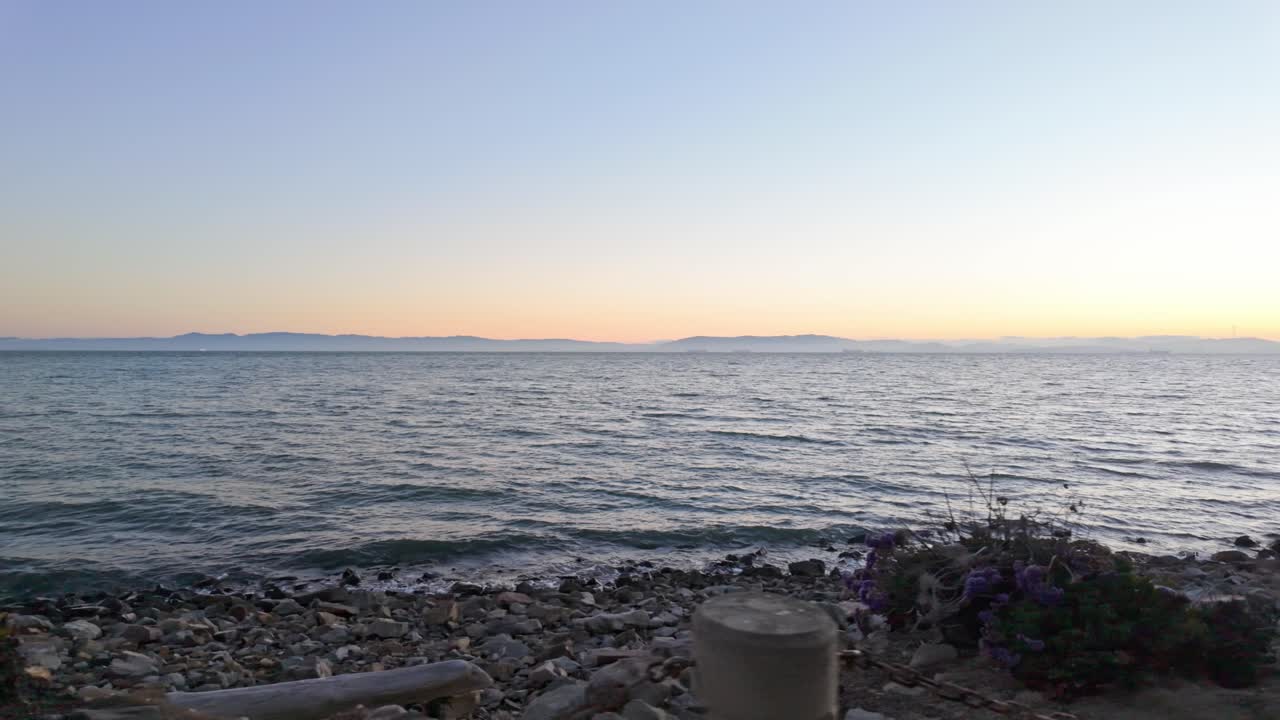 A left to right panning shot of the ocean in Bay Farm Island filmed in real time