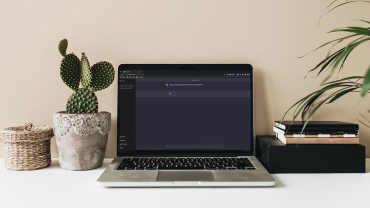 ChatGPT KI-Chatbot läuft auf Laptop-Bildschirm, generiert menschenähnliche Antwort