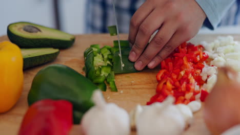 Kochen,-Gesunde-Ernährung-Und-Hände-Mit-Messer