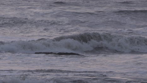 Meereswellen-Am-Strand_Carter-Road-Bandra