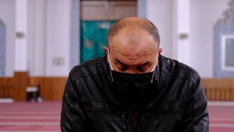 muslim turning his head mosque ramadan moon