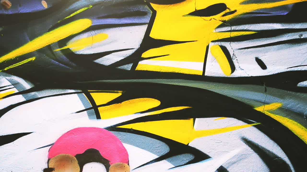 Graffiti su una recinzione. Disegno astratto