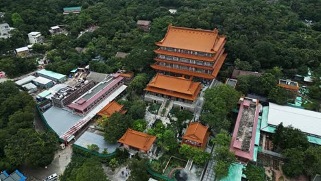 Antena-Alrededor-Del-Monasterio-De-Po-Lin-En-La-Isla-De-Lantau,-Hong-Kong,-China