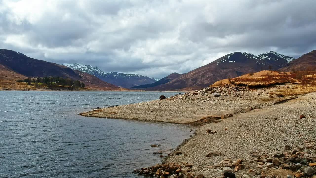 Droneshot from Scotland - lake and hills