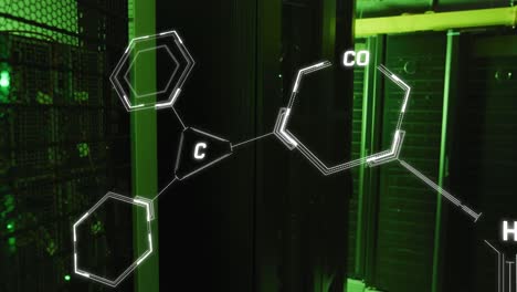 animación de estructuras moleculares y lenguaje informático sobre una sala de servidores iluminada.